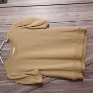 Puffed short sleeve top